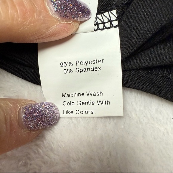 Black V-Neck size small Women's Top cute offset cross cross at neckline - Picture 4 of 8